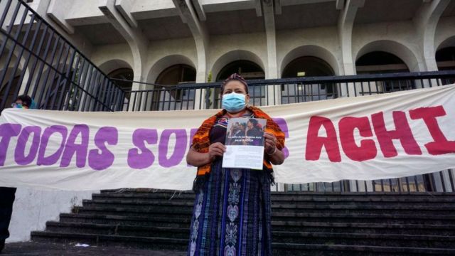 La premio Nóbel de paz Rigoberta Menchú durante el inicio del juicio