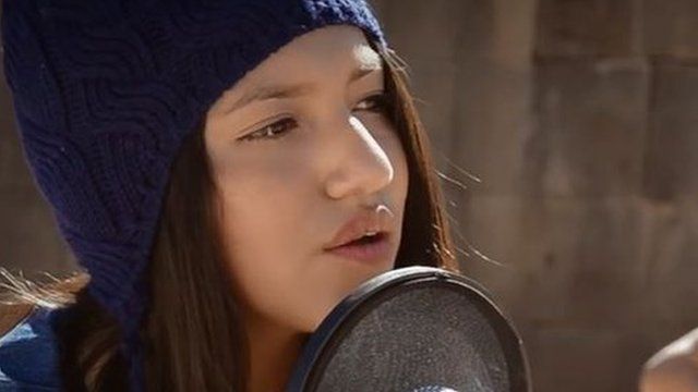 Renata Flores sings a Michael Jackson song in Quechua