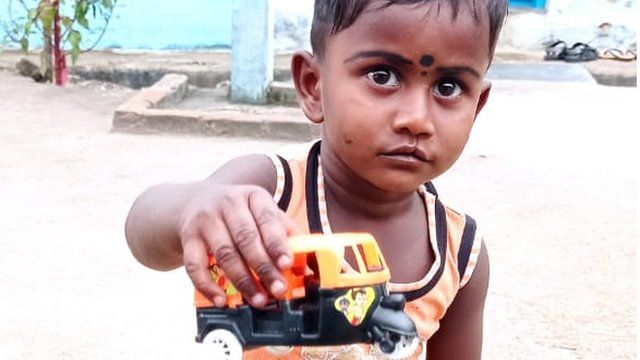 3 வயது குழந்தையை கிணற்றில் தள்ளி கொன்ற சிறுவர்கள்: என்ன நடந்தது?