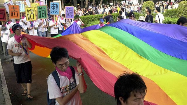 台湾同志运动30年:见证同婚专法通过历程 - BBC News 中文