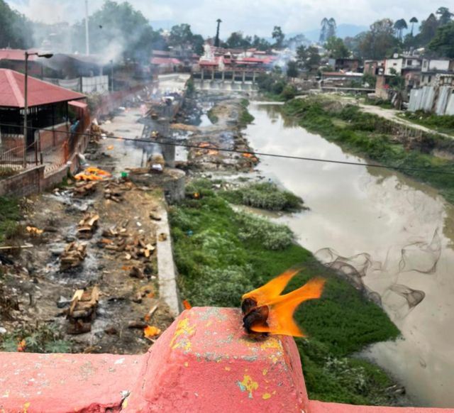 वागमती पुलमा राखिएको दागबत्ती