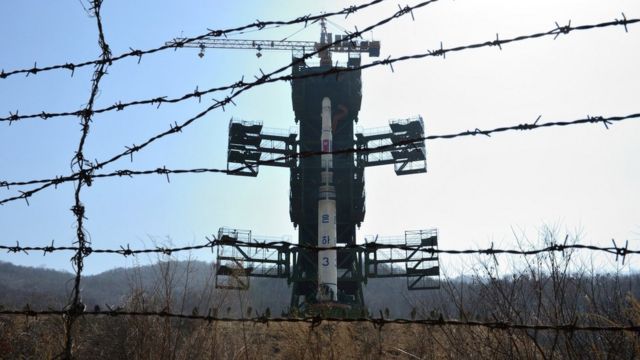 「西海(ソヘ)衛星発射場」の銀河3号(2012年4月8日)