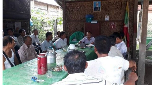 လူထုနဲ့ ဆင်းတွေ့နေတဲ့ တပ်မတော်သား ကိုယ်စားလှယ်