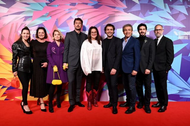 Clara Darín, Florencia Bas, Dolores Fonzi, Santiago Mitre, Javiera Balmaceda, Peter Lanzani, Ricardo Darín, Chino Darín y Javier Braier asisten al estreno en Reino Unido de "Argentina, 1985", durante la 66 edición de la BFI London Film Festival el 7 de octubre de 2022 en Londres.