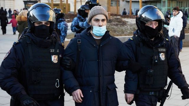 Manifestante é preso na Rússia