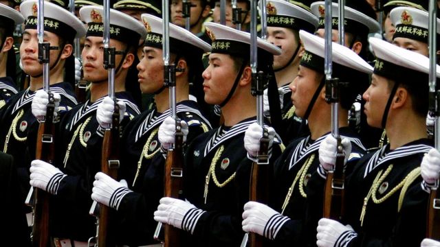 Miembros de la Armada china en un acto en Pekín.