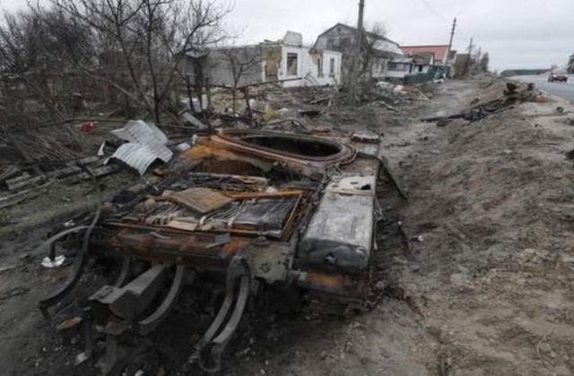 یک تانک روسی در شهر کی‌یف. روسیه در اشغال پایتخت اوکراین ناکام ماند