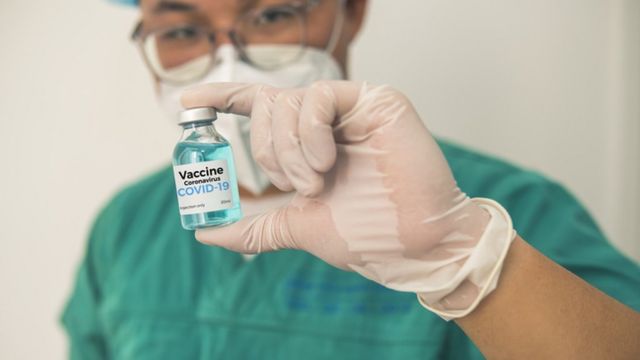 Việt Nam cật lực tìm mua vaccine Covid-19 - BBC News Tiếng Việt