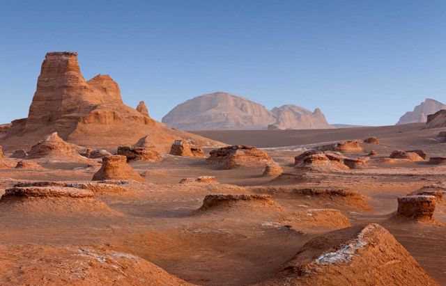 ทะเลทรายลุต (Dasht-e Lut) ในประเทศอิหร่าน