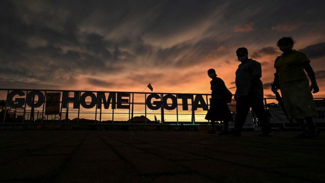 இலங்கை போராட்டத்தில் கண்ணீர்க் குரல்கள்