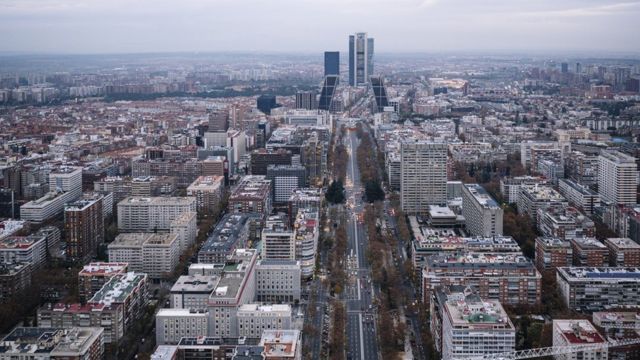 Paseo de la Castellana en Madrid, España.