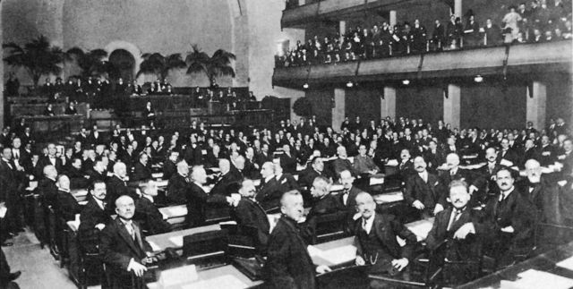 Primeira Assembleia Geral da Liga das Nações, com representantes de 41 Estados, 15 de novembro de 1920