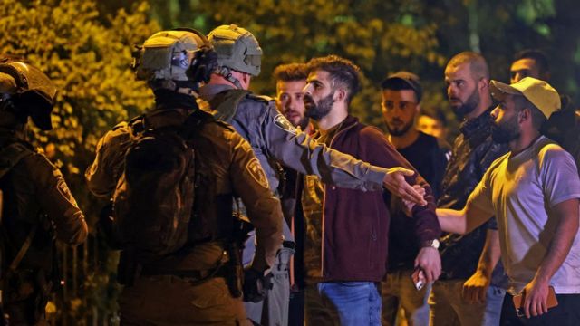 إصابة أكثر من 200 فلسطيني في اشتباكات في القدس