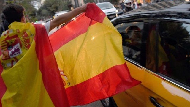 A protester in Barcelona waves a Spanish flag during a demonstration defending a united Spain Photo: 4 October 2017
