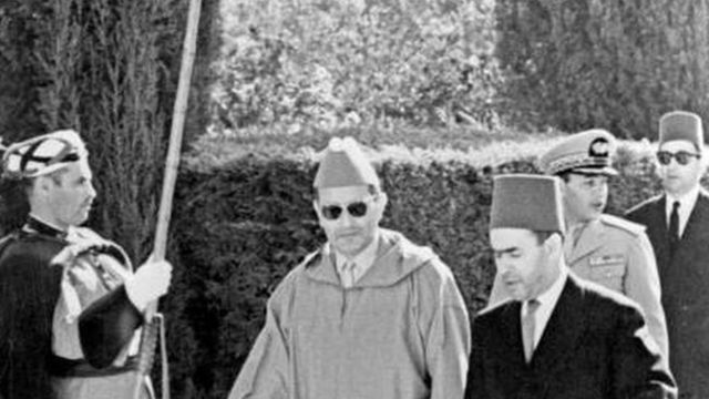 بن بركة والملك محمد الخامس (صورة من خمسينيات القرن الماضي)
