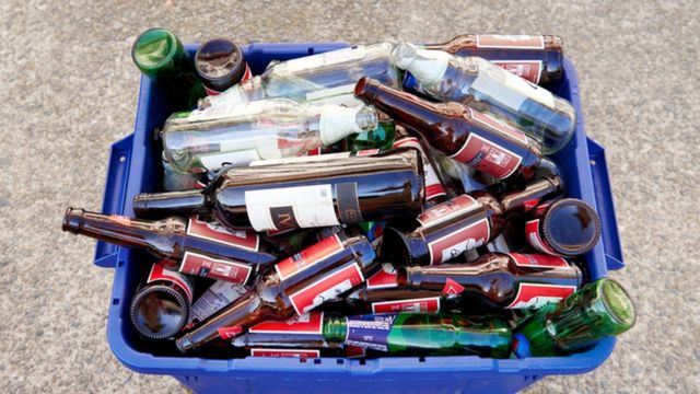 டாஸ்மாக் காலி மதுபாட்டில்கள்