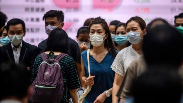 Жители Гонконга в масках