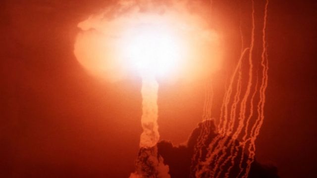 Explosión de una bomba de hidrógeno atómica