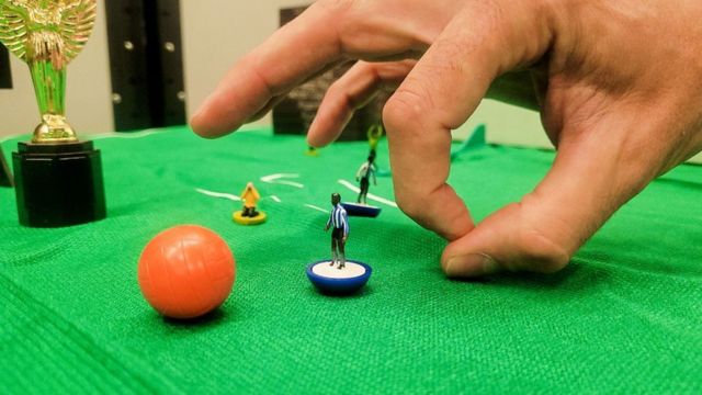 How To Play Subbuteo: Flicking the figure 