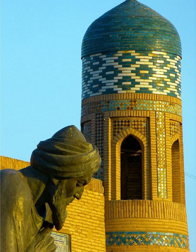 Estátua de Al-Khwarizmi