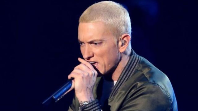 Eminem yavuze ko umuzingo w'indirimbo aheruka gusohora utagenewe "abantu barakazwa n'ubusa"