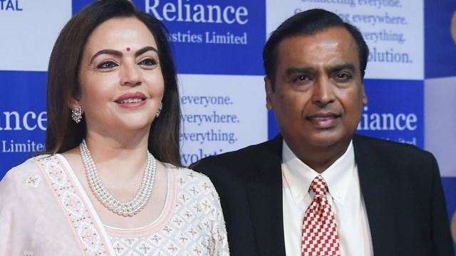 மும்பையில் ரிலையன்ஸ் நிறுவனத்தின் 42-வது ஆண்டு பொதுக்குழு கூட்டம் இன்று நடைபெற்றது.