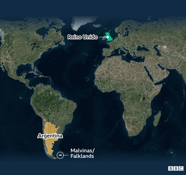 Mapa mostrando la ubicación de las islas Malvinas/Falklands, Argentina y el Reino Unido