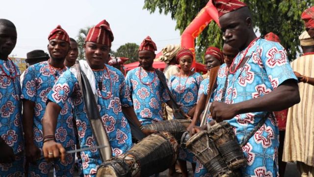 Calabar Carnival: Ka o siri kpọtụọ na mmemme Ekeresimesi - BBC News Ìgbò