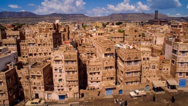 Những ngôi nhà chọc trời bằng bùn đất hàng trăm tuổi ở Yemen - BBC ...