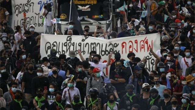 Thai pro-democracy activist leader Parit "Penguin" Chiwarak (C) flash the three-finger salute as they march to the Government House in Bangkok, Thailand, 02 July 2021.