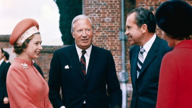 الملكة مع إدوارد هيث وريتشارد نيكسون وبات نيكسون في تشيكرز عام 1970