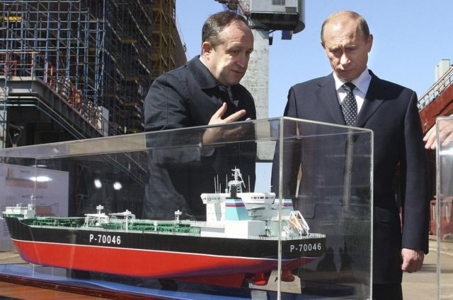 Путин и танкер