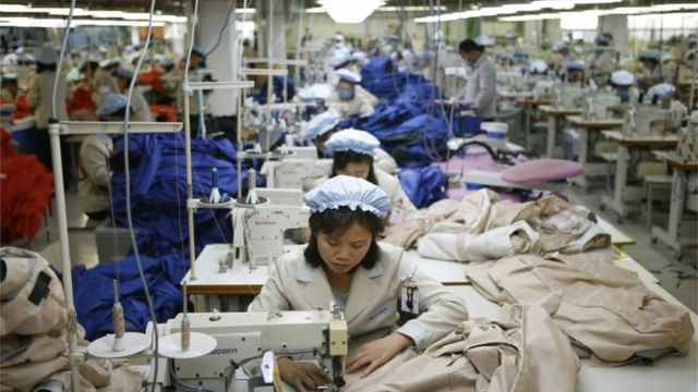 開城工業団地で働く北朝鮮の労働者
