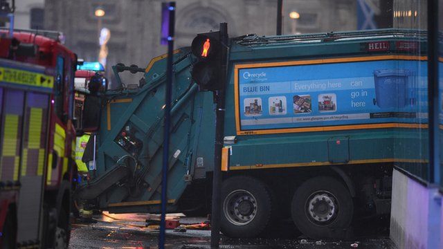 Bin lorry crash, Glasgow
