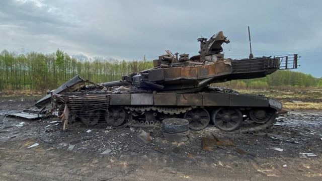 Tank Rusia T-90M Proryv dihancurkan tentara Ukraina di dekat desa Staryi Saltiv.