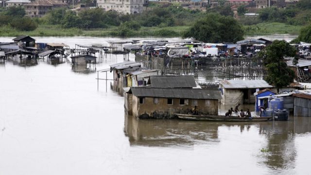 Des maisons submergées après des pluies au Nigéria