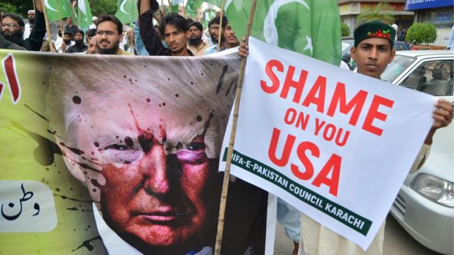 Pakistanis protest against Donald Trump's accusations that their country harbours militants, 25 August 2017
