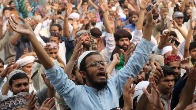 سپریم کورٹ کی جانب سے آسیہ بی بی کی رہائی کا فیصلہ سنانے کے بعد تحریک لبیک پاکستان کی جانب سے کیے گئے مظاہروں کے باعث شہریوں کو شدید مشکلات کا سامنا کرنا پڑ رہا ہے۔