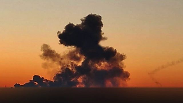Fumée après des explosions à Kropyvnytskyi, oblast de Kirovohrad