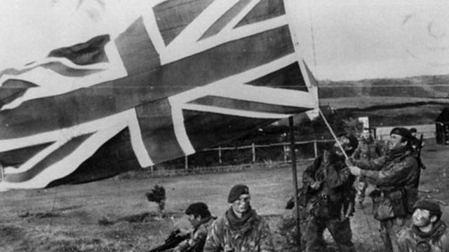 1982年阿根廷军政府派兵占领了福克兰群岛，随后被英国远征军打败(photo:BBC)