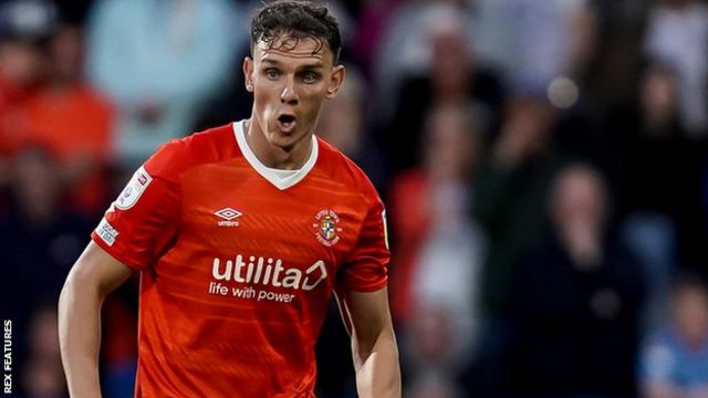 Kal Naismith: Bristol City sign defender after departure from Luton - BBC  Sport