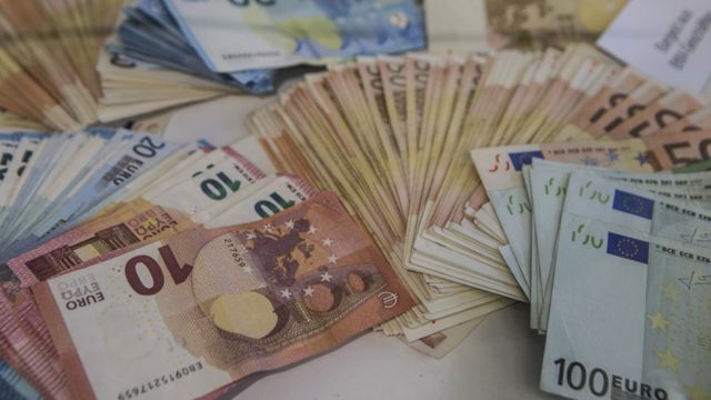 Avronun memarlarından biri deyib ki, bazarlara və siyasətə maliyyə nəzarəti yoxdur