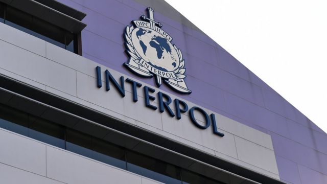 Logo Interpola na jednoj od upravnih zgrada ove međunarodne policijske organizacije