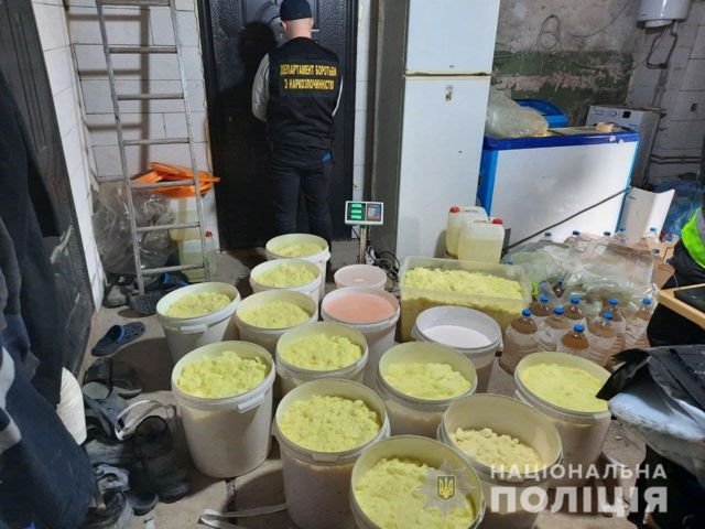 Поліція накрила "наркозавод" у Дніпрі. Він приносив 120 млн гривень на місяць