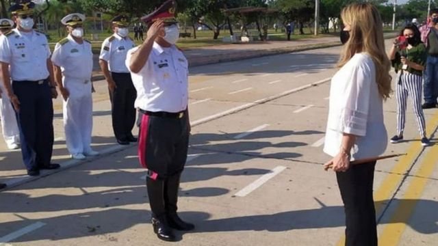 Presidente boliviana interina, Jeanine Áñez, promove ato de reparação a militares que reivindicam ter participado de ação que matou Che