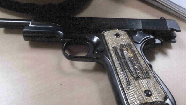 Pistola con iniciales de El Chapo Guzman