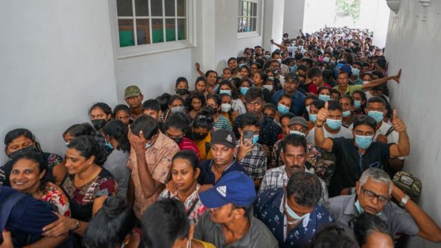 ஜனாதிபதி மாளிகையை பார்க்க குவிந்த கூட்டம்