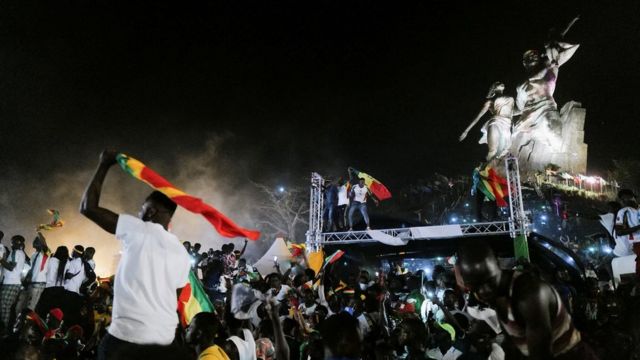 Jubilant crowds in Dakar