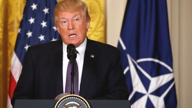 Дональд Трамп 12 апреля 2017 года
