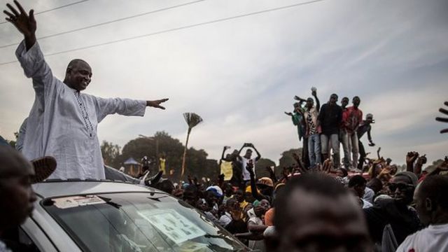 Adama Barrow, un homme d'affaires, a déclaré qu'il ne veut pas diriger "un pays qui n'est pas en paix avec lui-même".